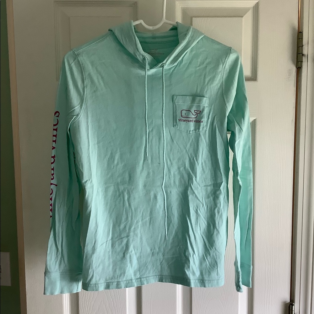 Long sleeve vineyard vines t-shirt with hoodie